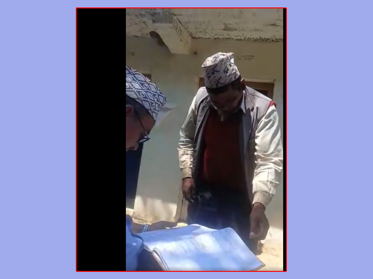 बैतडीका एक वडा सदस्य मदिराले लट्ठ भएर वडा कार्यालय पुगेपछि ...